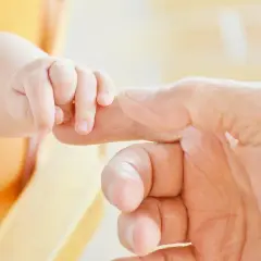 Ile wolnego po urodzeniu dziecka dla ojca? Sprawdź swoje prawa!