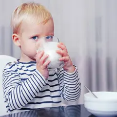 Czy roczne dziecko może pić mleko z kartonu? Sprawdź, co warto wiedzieć