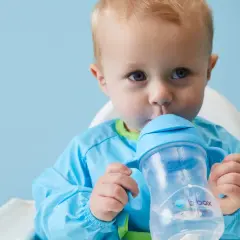 Jak odzwyczaić dziecko od picia mleka z butelki bez łez i stresu
