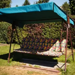 Jak zrobić daszek na huśtawkę ogrodową - łatwe kroki i porady