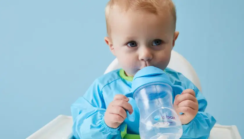 Jak odzwyczaić dziecko od picia mleka z butelki bez łez i stresu